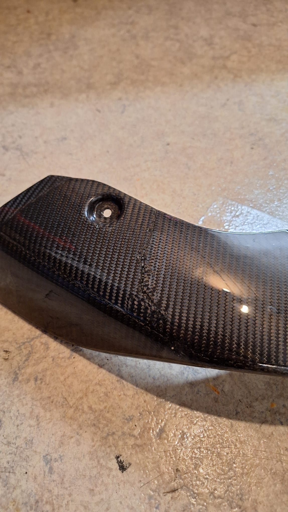 Detailed carbon fibre component
